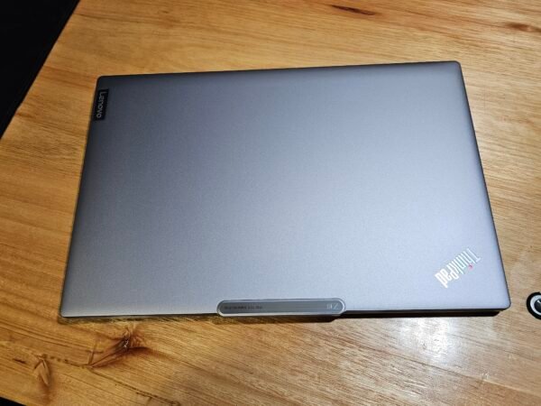 Lenovo Thinkpad Z16 Ryzen 7 6850H AMD Radeon RX6500M 4GB 32GB Ram 2TB Ssd 16 pol WUXGA - Imagem 7