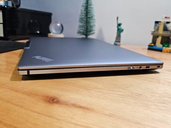 Lenovo Thinkpad Z16 Ryzen 7 6850H AMD Radeon RX6500M 4GB 32GB Ram 2TB Ssd 16 pol WUXGA - Imagem 10