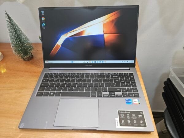 Samsung Book 4 Core i7 1355U 16GB Ram 512GB Ssd 15,6 pol FHD