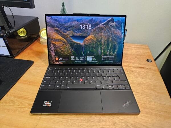 Thinkpad Z13 Ryzen 7 6850H 32GB Ram 1TB Ssd 13,3 pol 2.8K Touchscreen