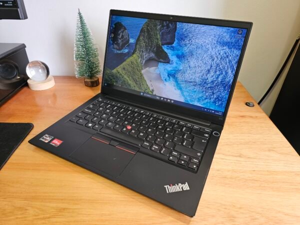 Lenovo Thinkpad E14 AMD Ryzen 7 5700U 16GB Ram 512GB Ssd 14 pol FHD - Imagem 4