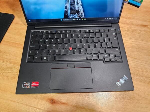 Thinkpad E14 Gen 5 AMD Ryzen 5 7430U 24GB Ram 256GB Ssd 14 pol WUXGA - Imagem 4