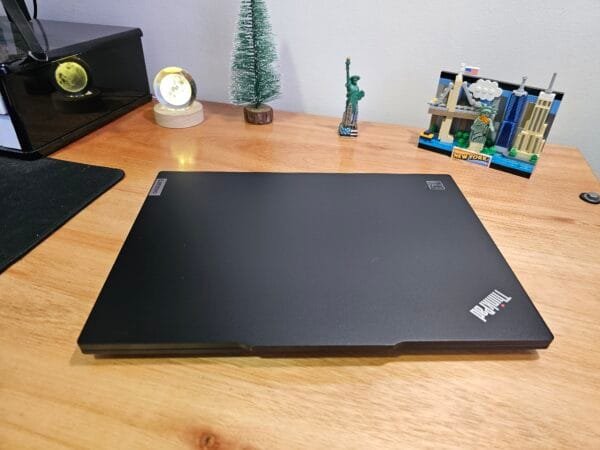 Thinkpad E14 Gen 5 AMD Ryzen 5 7430U 24GB Ram 256GB Ssd 14 pol WUXGA - Imagem 6