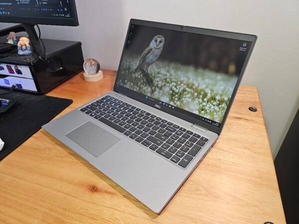 Workstation Dell Precision 3560 Core i7 1165G7 Nvidia Quadro T500 2GB 32GB Ram 1TB Ssd 15,6 pol FHD - Imagem 3