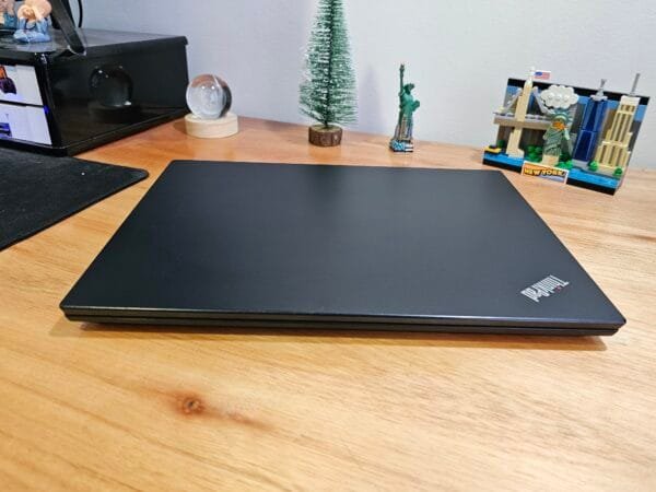 Thinkpad E480 Core i7 8550U Radeon RX 550 2GB 16GB Ram 240GB Ssd 14 pol HD - Imagem 6