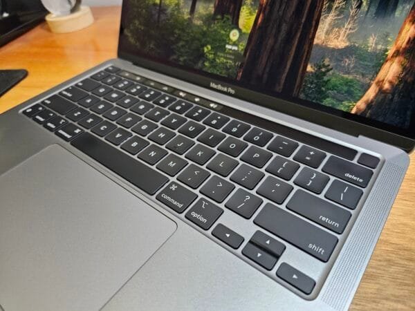 Apple Macbook Pro M1 8GB Ram 256GB Ssd 13,3 pol tela Retina Space Gray - Imagem 5