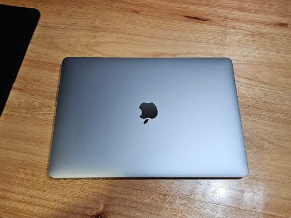 Apple Macbook Pro M1 8GB Ram 256GB Ssd 13,3 pol tela Retina Space Gray - Imagem 6