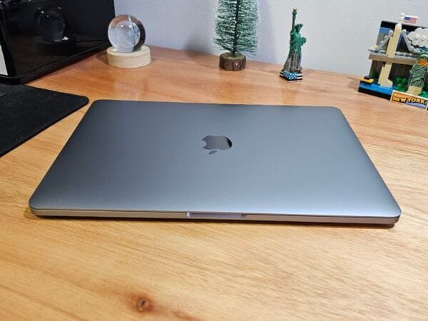 Apple Macbook Pro M1 8GB Ram 256GB Ssd 13,3 pol tela Retina Space Gray - Imagem 7
