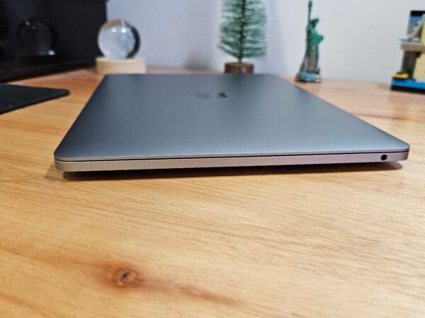 Apple Macbook Pro M1 8GB Ram 256GB Ssd 13,3 pol tela Retina Space Gray - Imagem 9