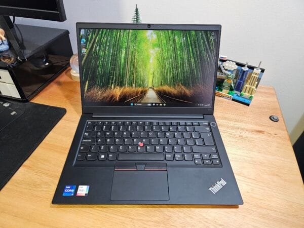Thinkpad E14 Gen 4 Core i7 1255U 40GB Ram 512GB Ssd 14 pol FHD
