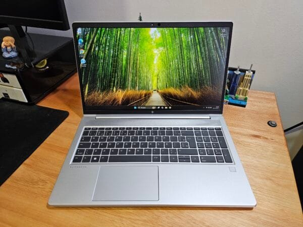 HP Elitebook AMD Ryzen 5 7530U 16GB Ram 256GB Ssd 15,6 pol FHD