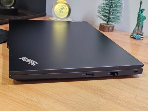 Thinkpad E14 Gen 5 AMD Ryzen 5 7430U 16GB Ram 512GB Ssd 14 pol WUXGA - Imagem 8