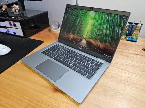 Dell Latitude 5330 Core i7 1265U vPro 16GB Ram 256GB Ssd 13,3 pol FHD - Imagem 5