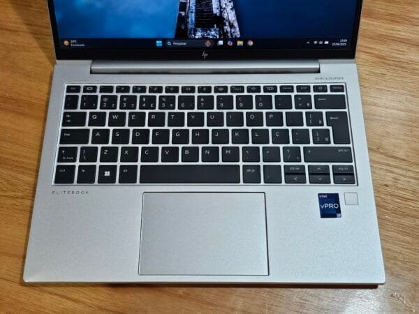 HP Elitebook 830 Core i5 1345U 16GB Ram 512GB Ssd 13,3 pol WUXGA - Imagem 2
