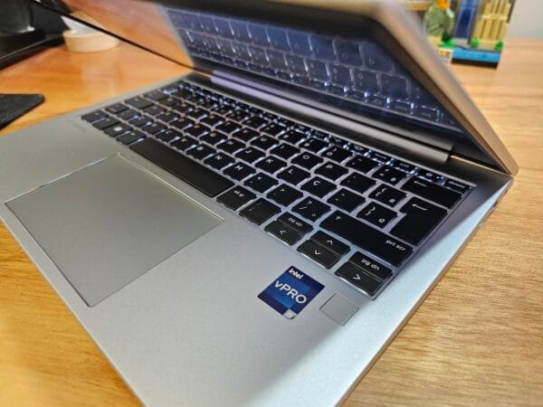HP Elitebook 830 Core i5 1345U 16GB Ram 512GB Ssd 13,3 pol WUXGA - Imagem 3