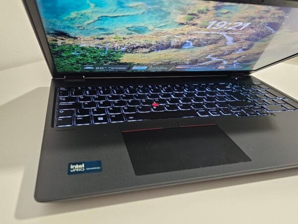 Workstation Lenovo Thinkpad P16v Core Ultra 7 165H Nvidia RTX Quadro A2000 8GB 32GB Ram 512GB Ssd 16 pol - Imagem 5