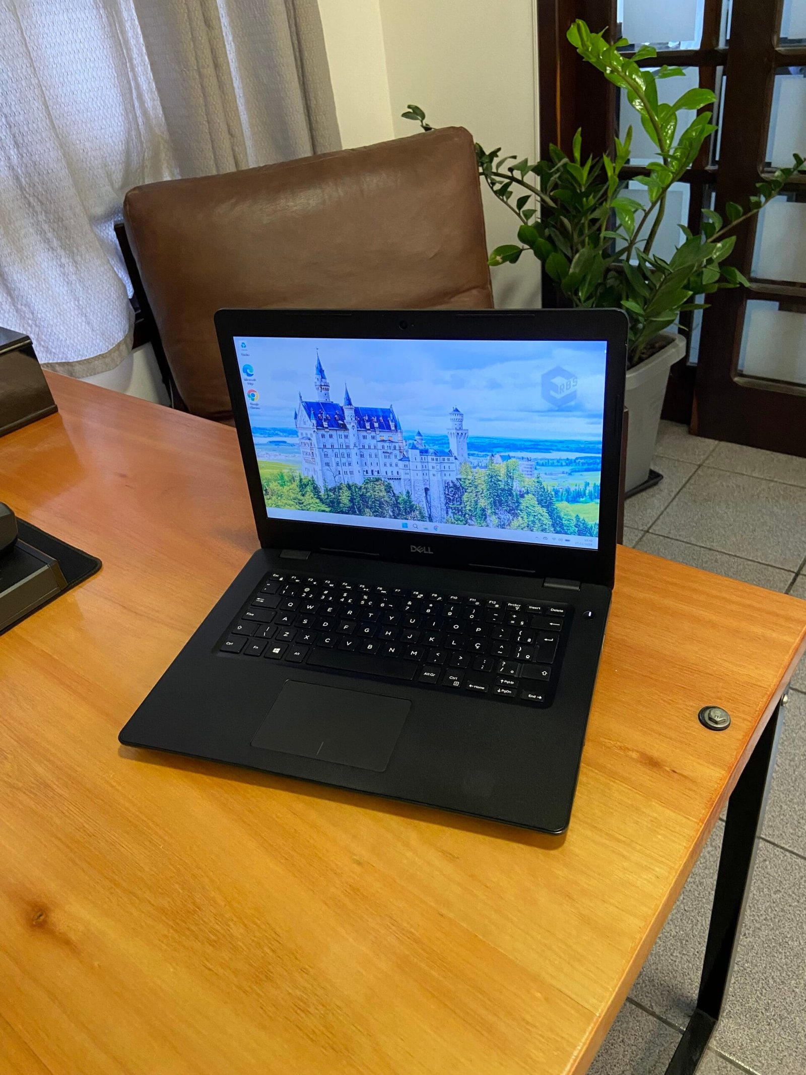 Dell Latitude 3490 Core i5 8250U 8GB Ram 256GB Ssd 14 pol HD - Imagem 3